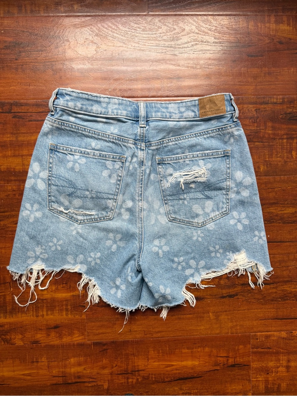 American Eagle Outfitters Highest Rise Shorts floral pattern & distressed size 6 - Picture 3 of 4